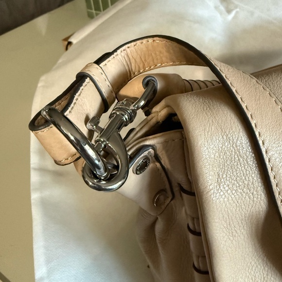 Elegant Tan Leather Shoulder Bag - Picture 11 of 17